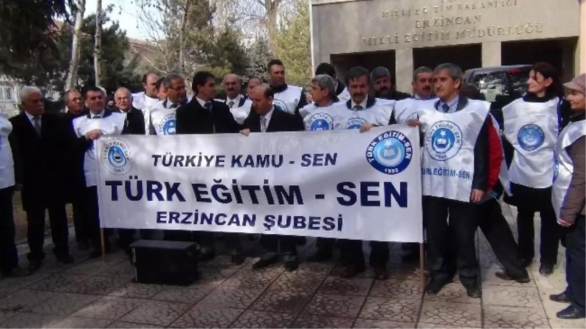 Türk Eğitim-Sen MEB Yasa Tasarısını Protesto Etti