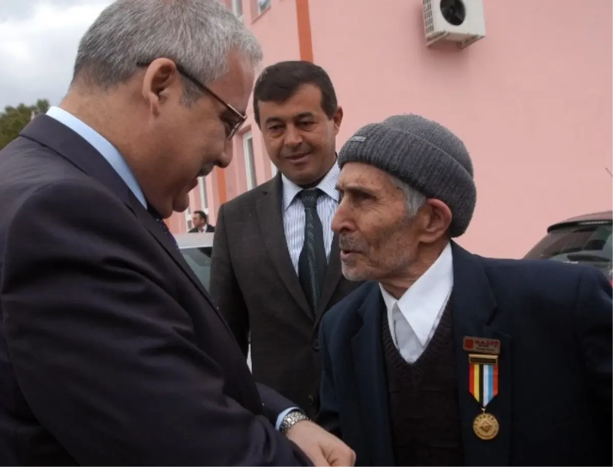 Vali, Kore Gazisi ile Yakından İlgilendi