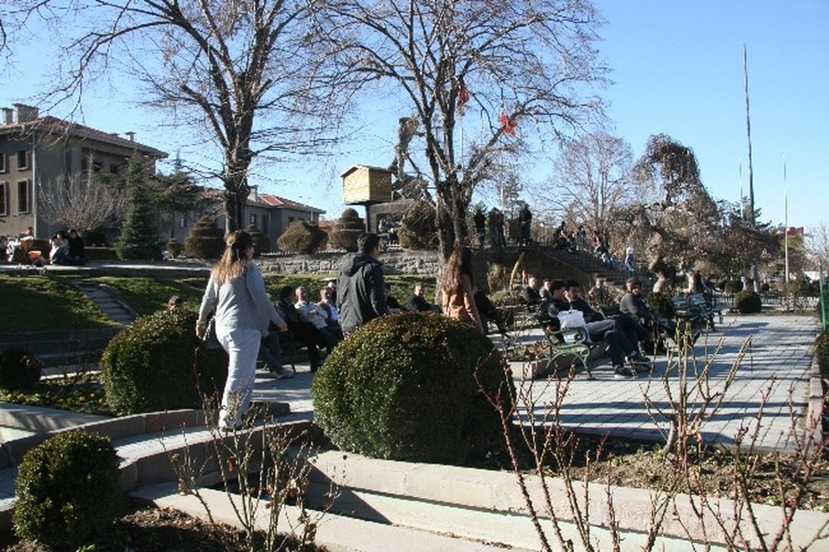 Afyonkarahisar\'a Bahar Erken Geldi