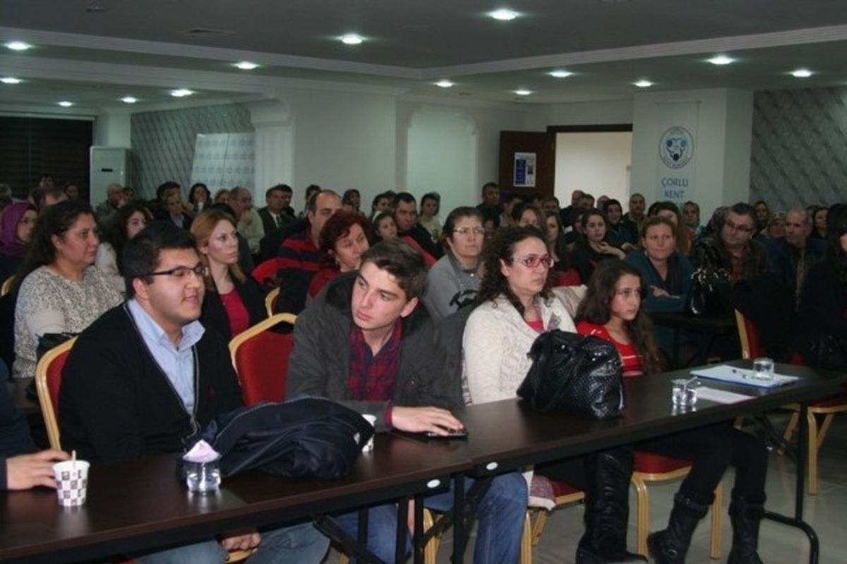 Çorlu\'da Aile İçi İletişim Seminerine Büyük İlgi
