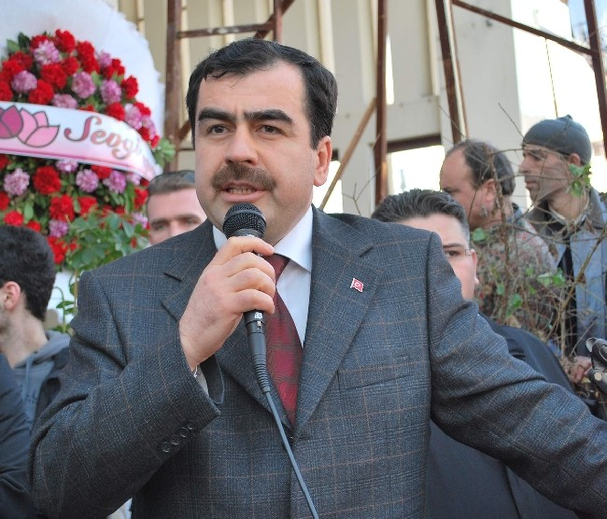 AK Parti\'li Erdem\'den Kent Meydanı Projesine Eleştiri