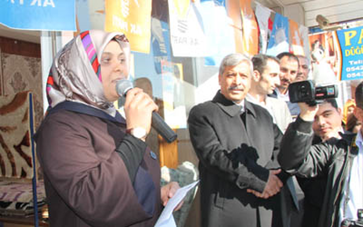 AK Partili Kadınlar Seçim Bürosu Açtı