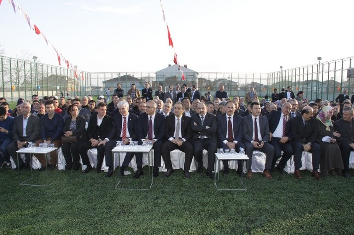 Akhisar Futbol Sahası Açıldı