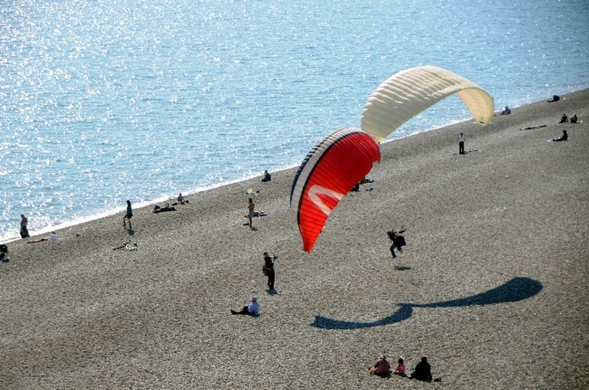 Antalya\'da Şubat Ayında Denize Girdiler