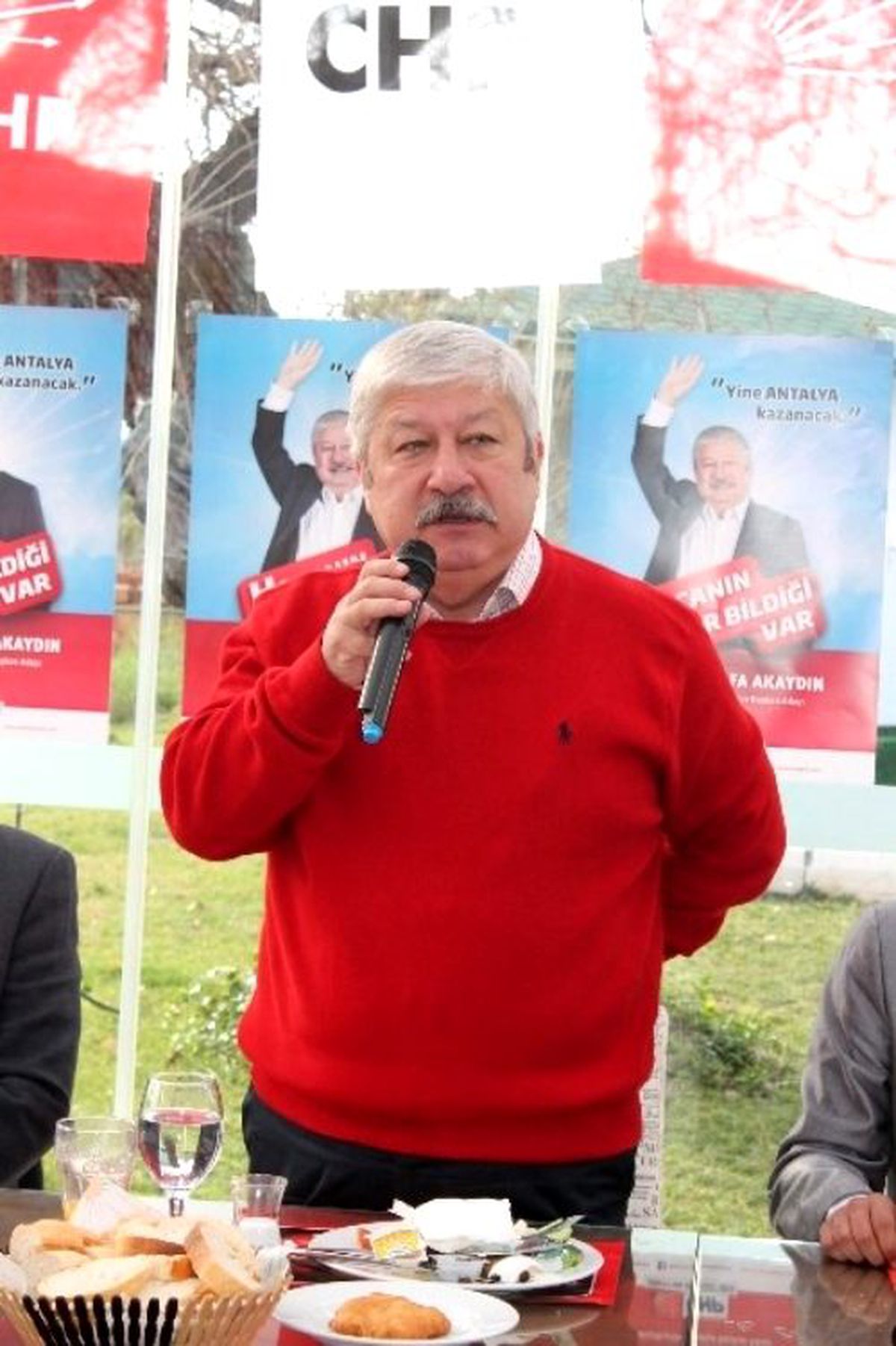CHP Antalya Adayı Akaydın Partili Kadınlarla Yemekte Buluştu