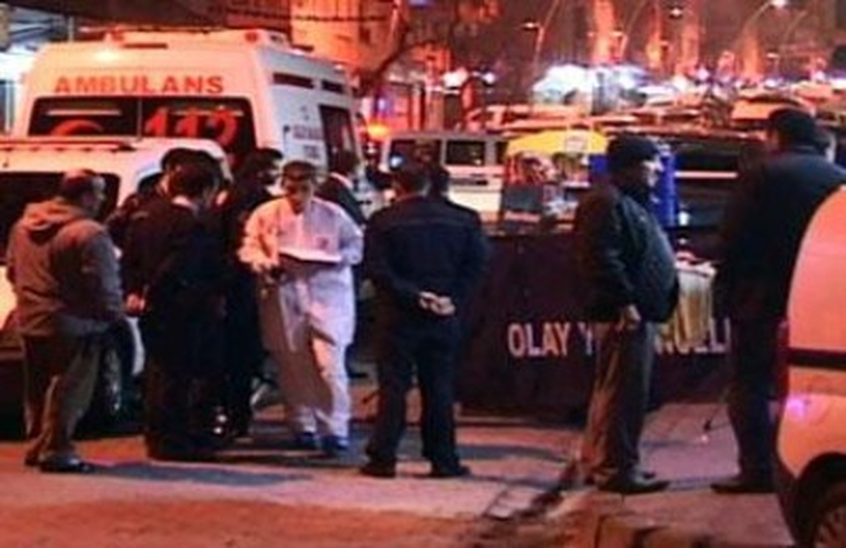 Bahçelievler\'de Silahlı-Satırlı Kavga 2 Ölü 1 Ağır Yaralı (1)