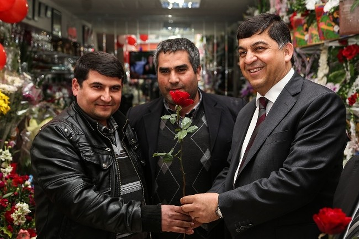 Başkan Adayı Fadıloğlu Güllerle Karşılandı