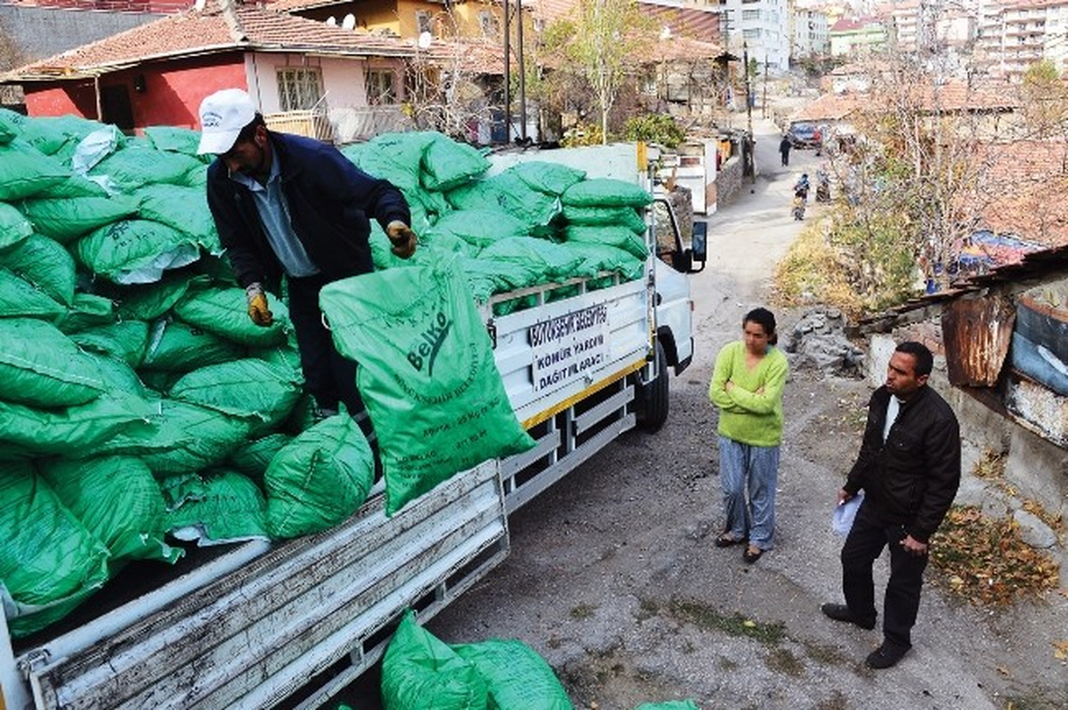 Büyükşehir Belediyesi Bu Yıl 110 Bin Aileye Kömür Yardımı Yapıyor