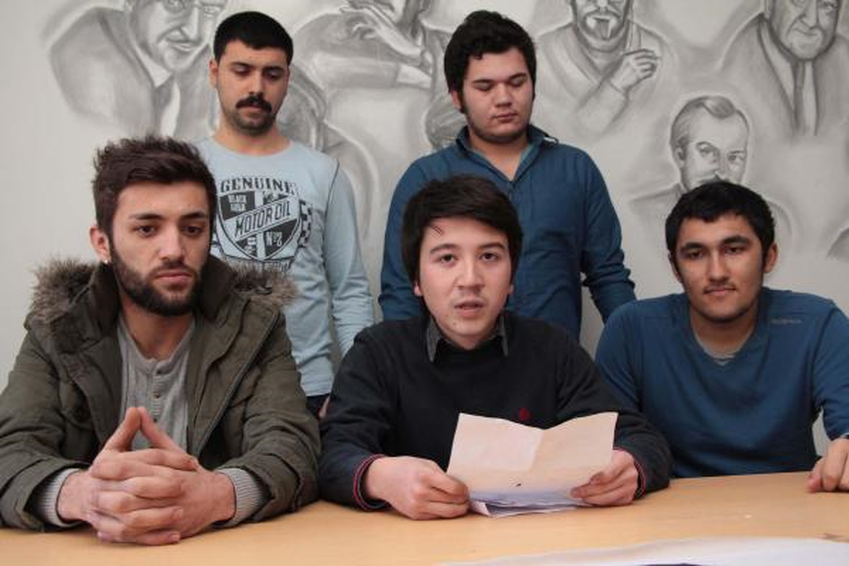 Çantasında Yakalanan Pankart Başına İş Açtı
