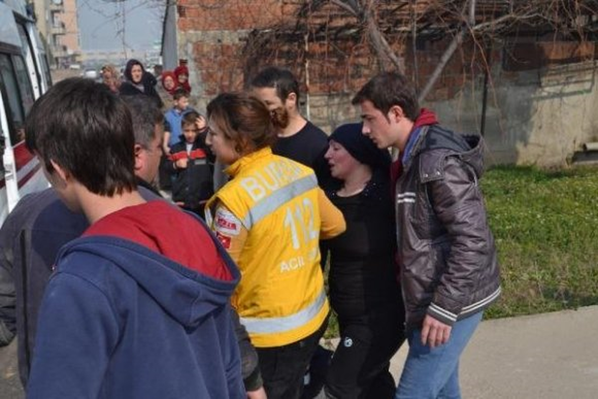 Çatıda İntihara Kalkışan Kadını, Komşusu Kurtardı