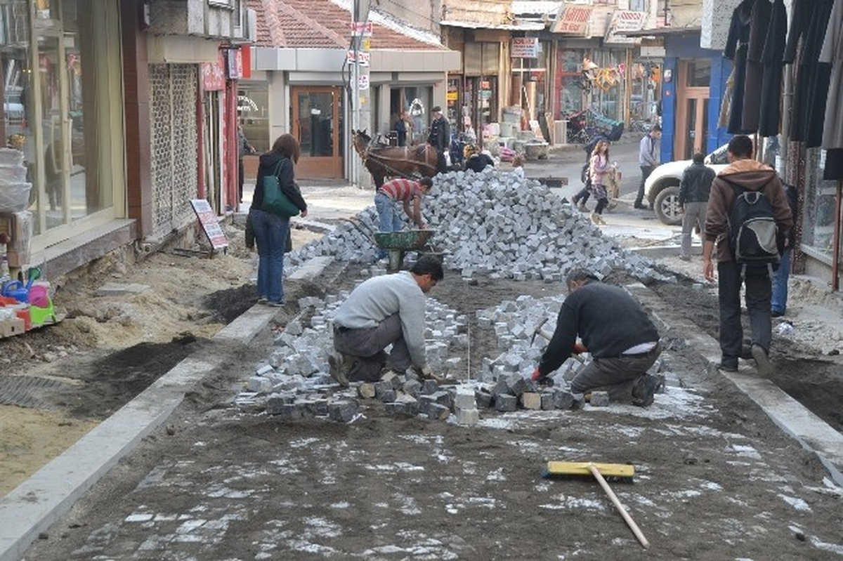 Çorlu Saray Caddesinde Kilit Taşı Döşemesi Bitiyor