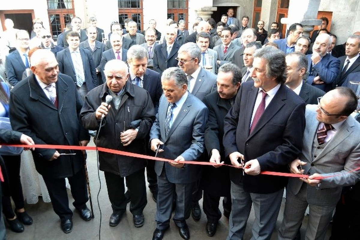 Davud-El Kayseri Tasavvuf Araştırmaları Uygulama ve Araştırma Merkezi Açıldı