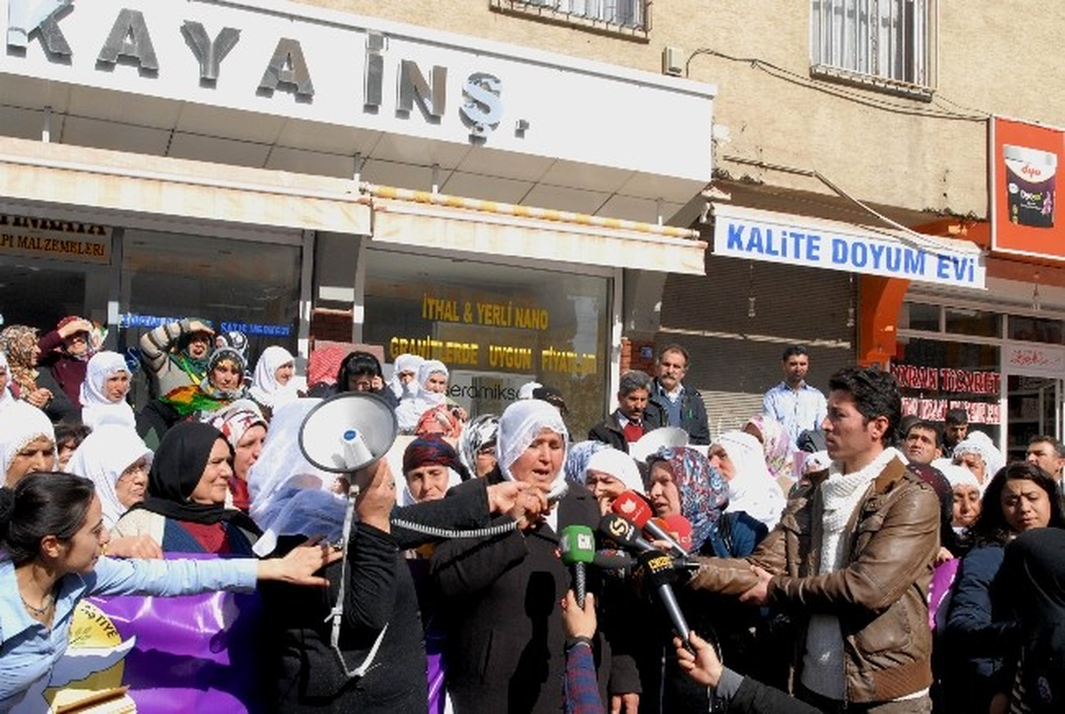 Diyarbakır\'da Öcalan\'a Özgürlük Yürüyüşü