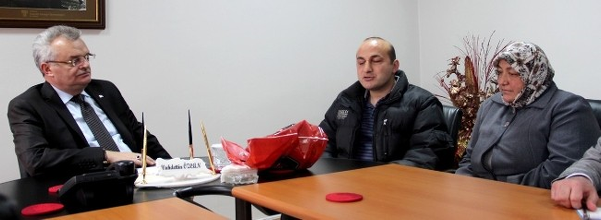 Dünya Güzel Ezan Okuma Şampiyonu Çankırı Valisi\'ni Ziyaret Etti