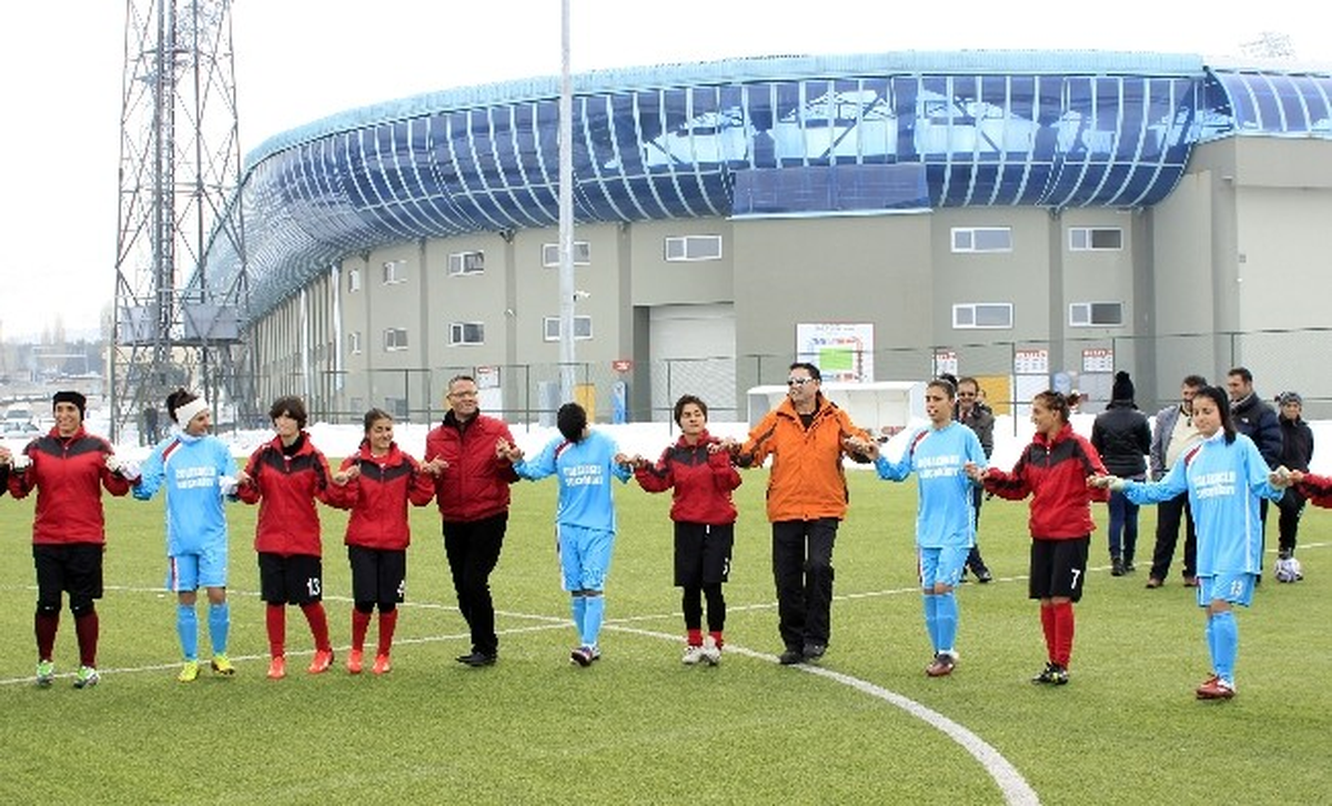 Erzurum\'da Halaylı Futbol