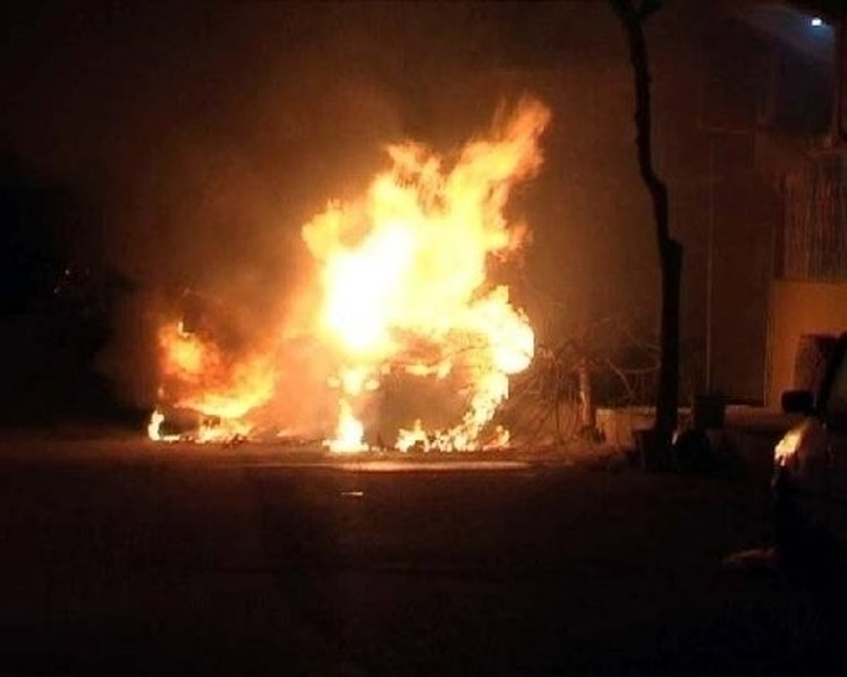 Fethiye\'de 3 Otomobil Kundaklandı