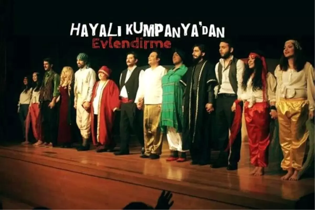 Hayali Kumpanya\'dan Komik Bir "Evlendirme"