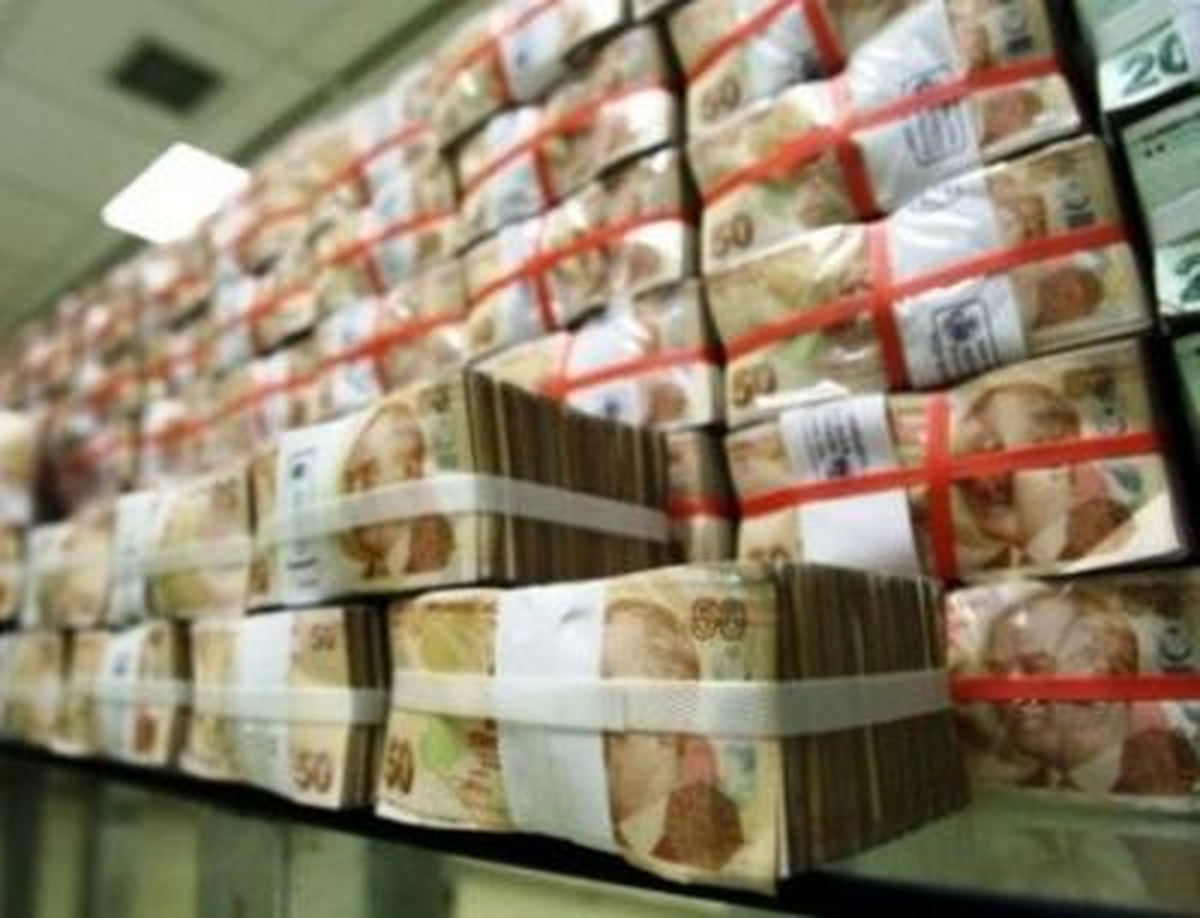 Hazine, 1 Milyar 27,6 Milyon Lira Borçlandı