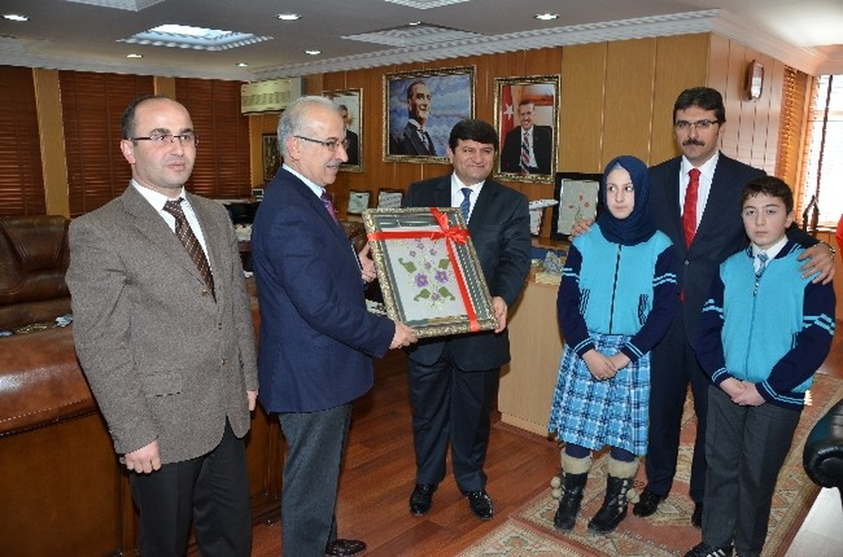 İmam Hatip Ortaokulu Öğrencileri Vali Mayda\'ya Teşekkür Etti