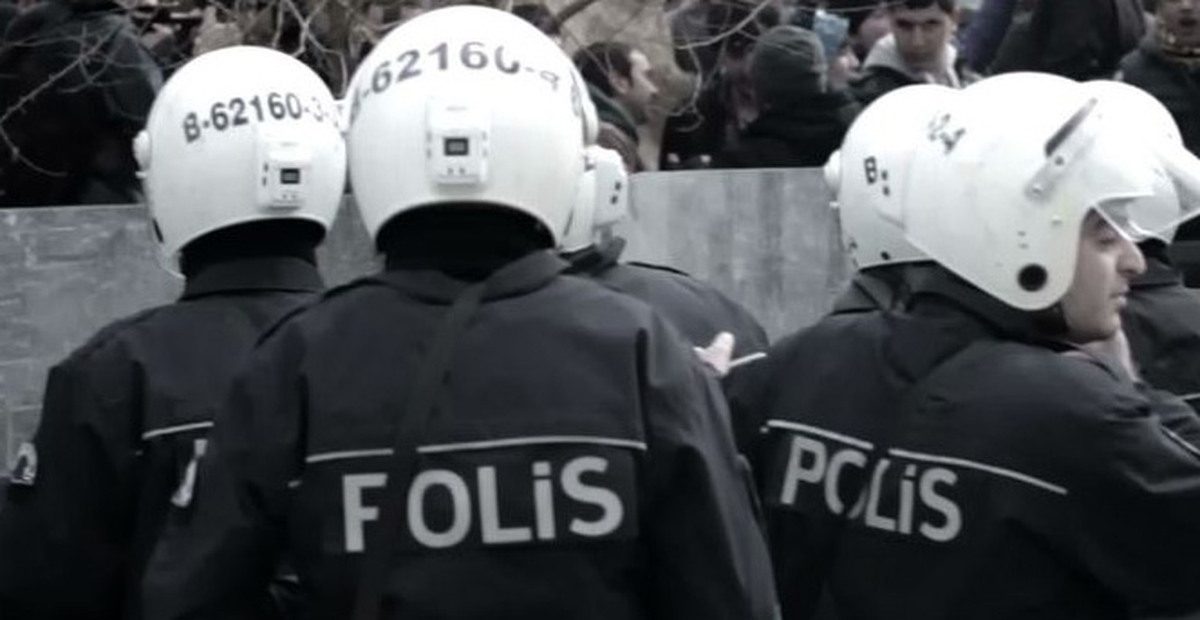 Kadıköy'de Göstericiler ve Polis Arasında Arbede