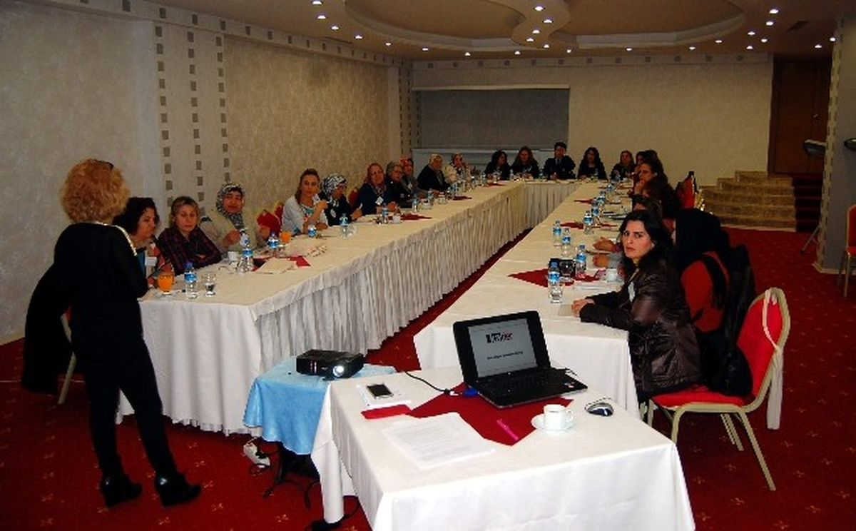Kadınlar Siyaset Eğitimi Alıyor