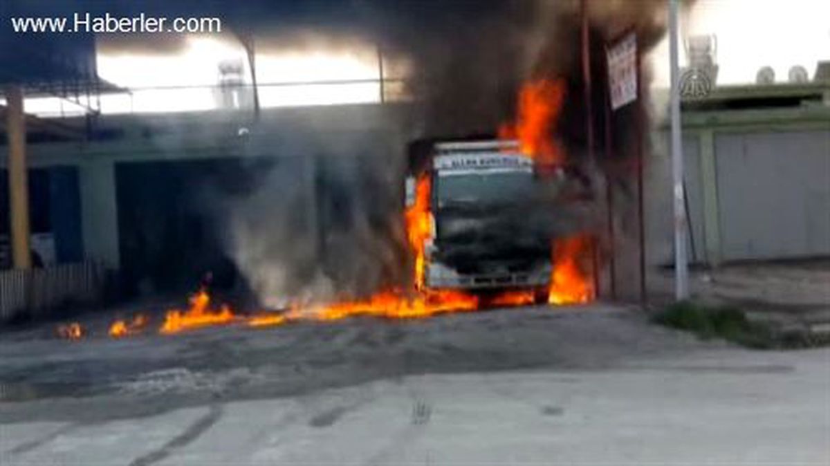 Kamyonun mazot deposu patladı -