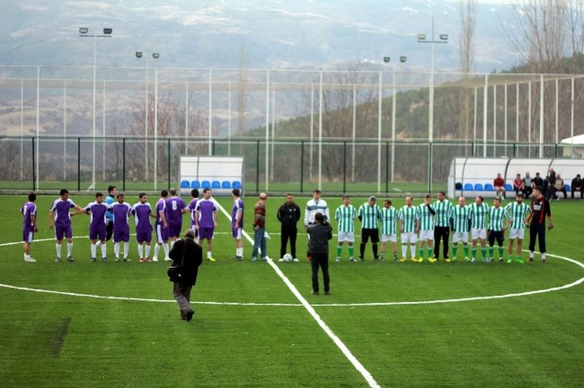 Koyulhisar Futbol Sahasının Açılışı Yapıldı