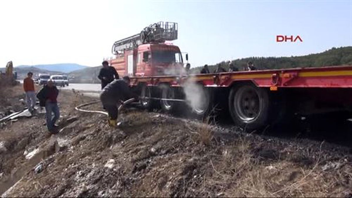 Lastiği Patlayan Tır Yandı
