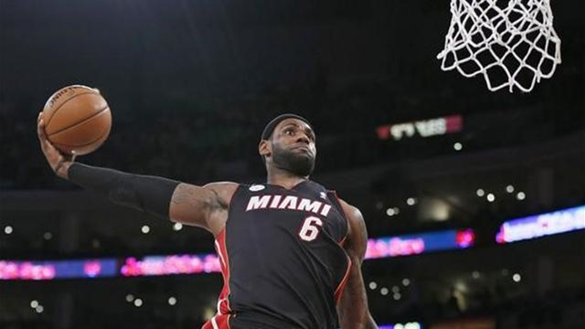 Lebron Miami\'den Ayrılmayı Düşünmüyor