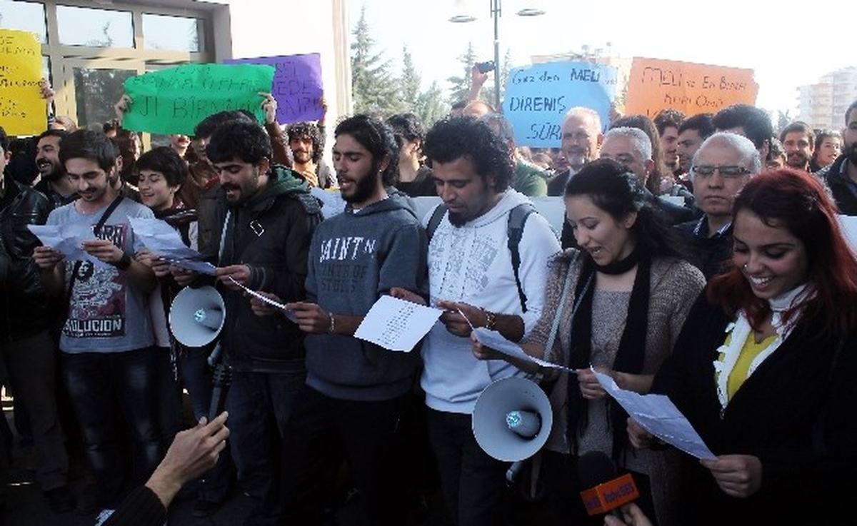 Meü\'lü Öğrencilerden Rektör Suha Aydın\'a Türkülü Gönderme