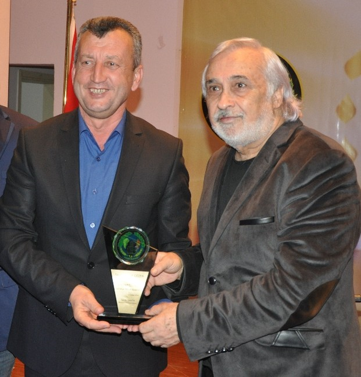 Müjdat Gezen, Menemen\'in Fahri Hemşehrisi
