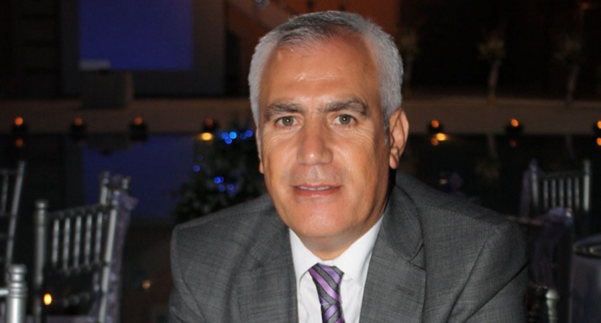 Mustafa Bozbey, Çocuklara Kitap Dağıttı