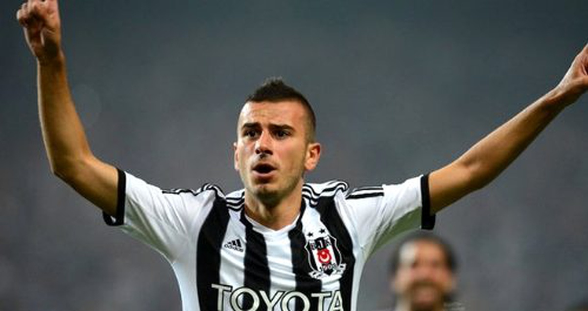 Oğuzhan Özyakup Trafik Kazası Geçirdi