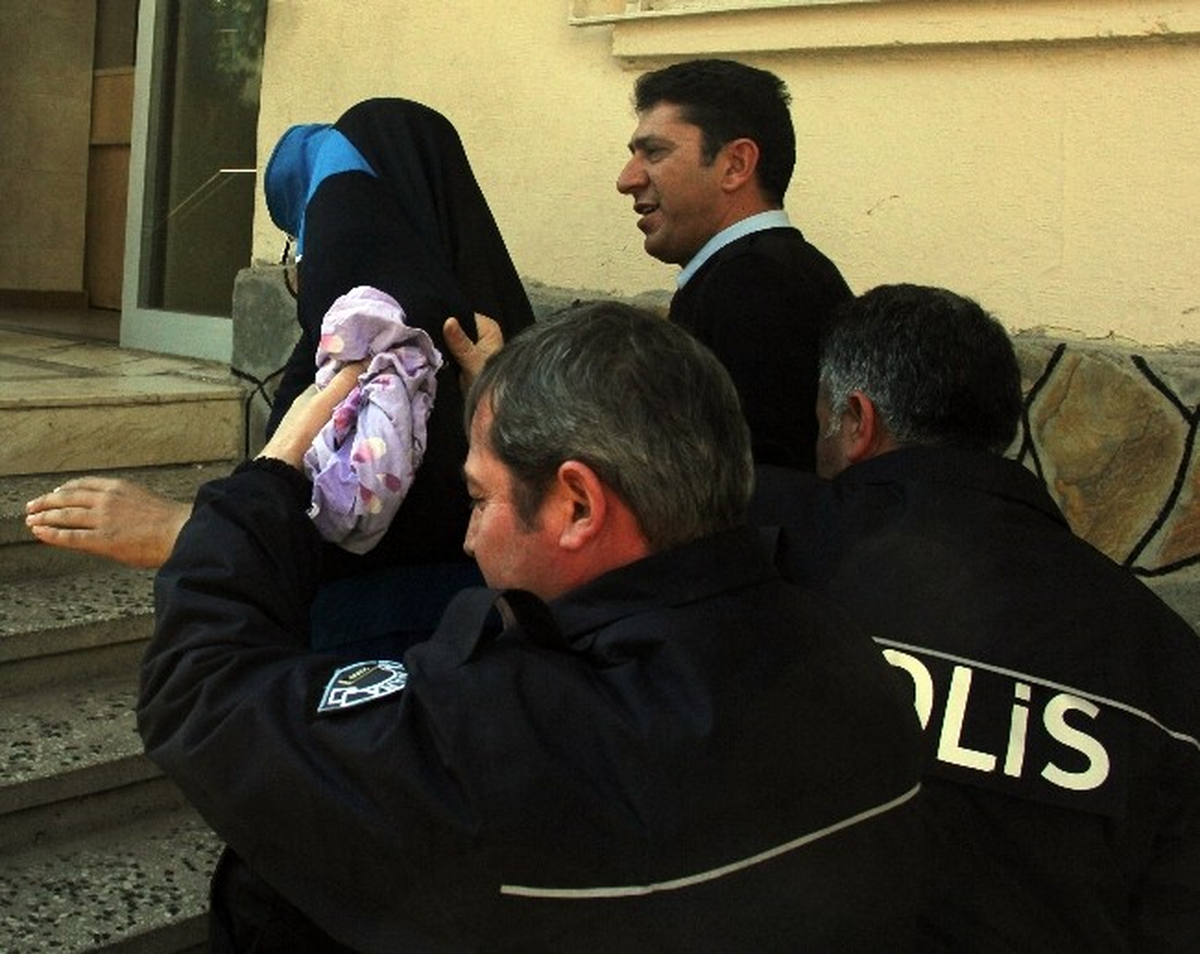 Yastık Kılıfını Çaldı, "Yüzümü Silecektim" Dedi