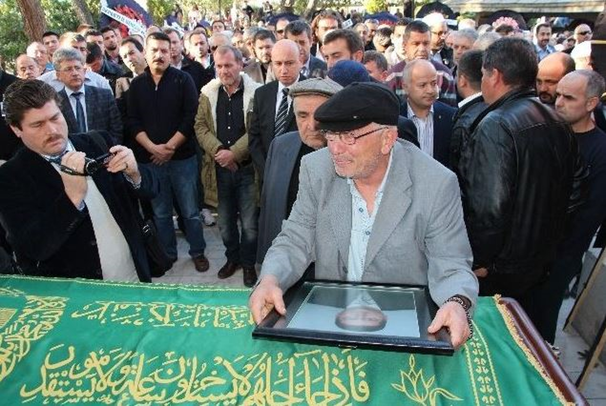 Seçim Konvoyundaki Kazada Ölen İşadamı Toprağa Verildi