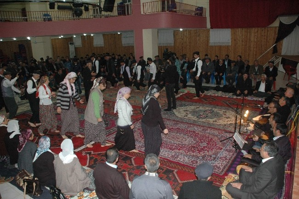 Semah Eşliğinde Hızır Lokması Dağıtıldı