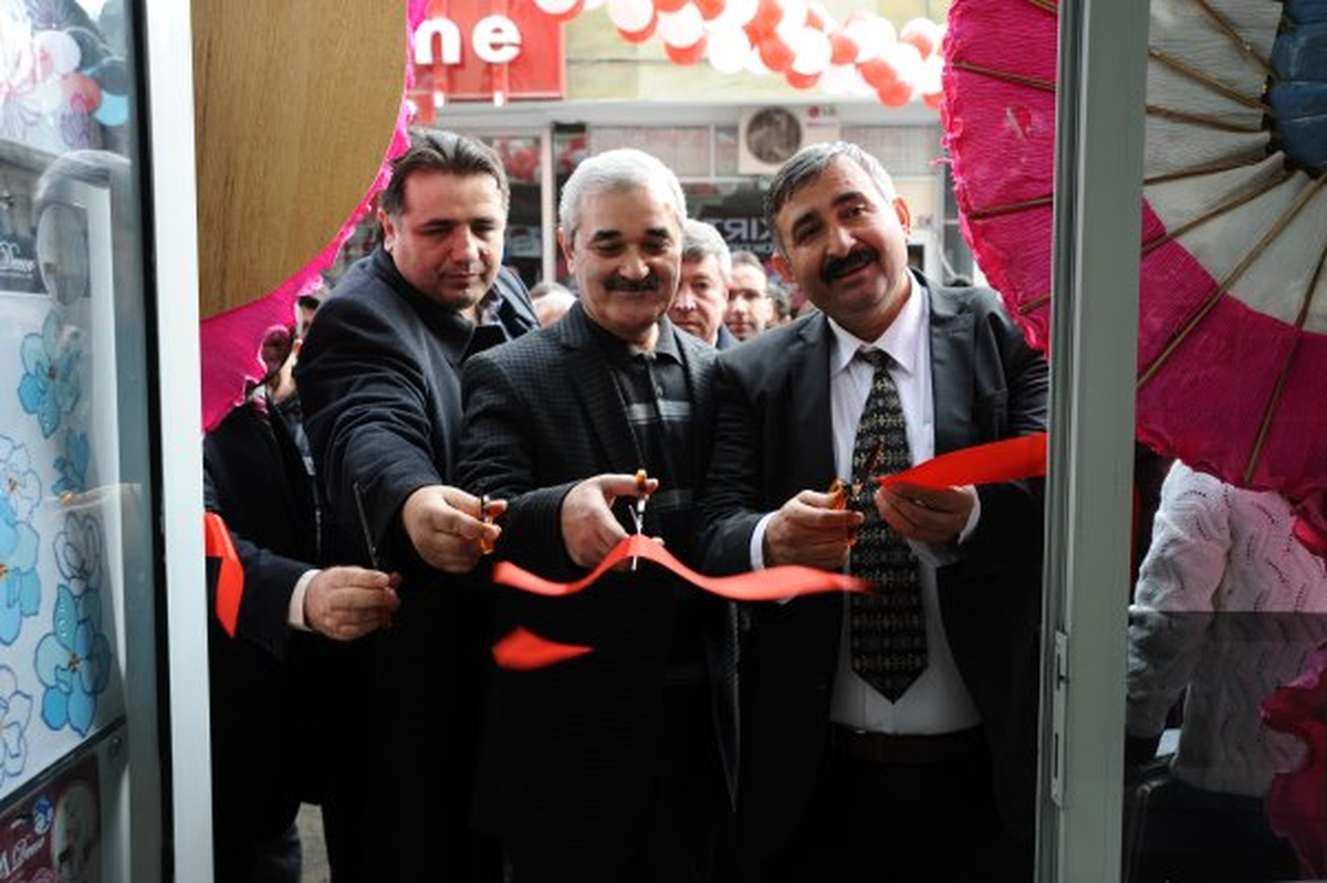 Siyasileri Buluşturan Açılış
