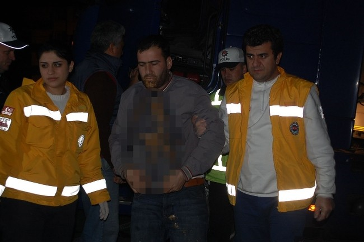 Çerkezköy\'de Tır, Su Kanalına Devrildi