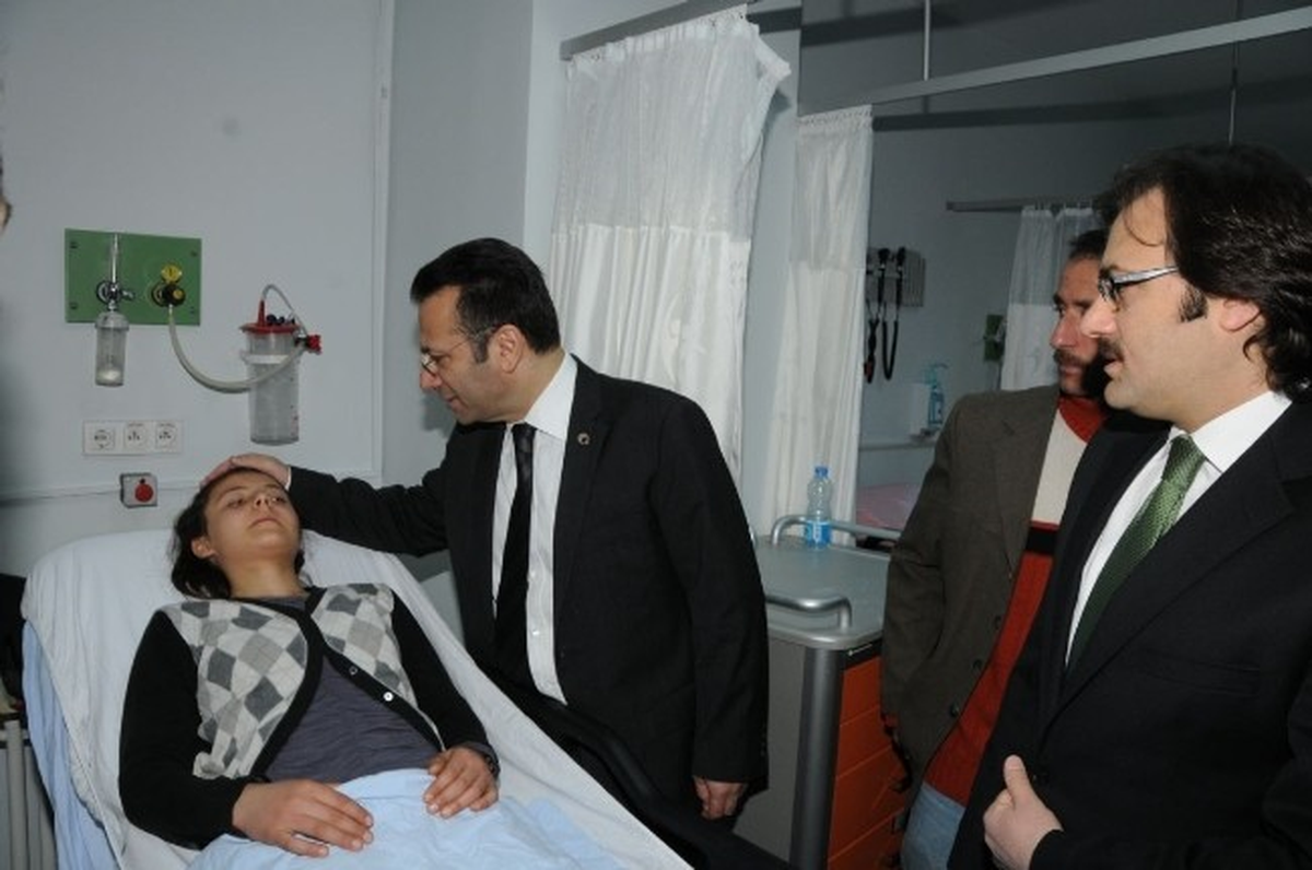 Samsun Valisi Aksoy, Kaza Geçiren Öğrencileri Ziyaret Etti