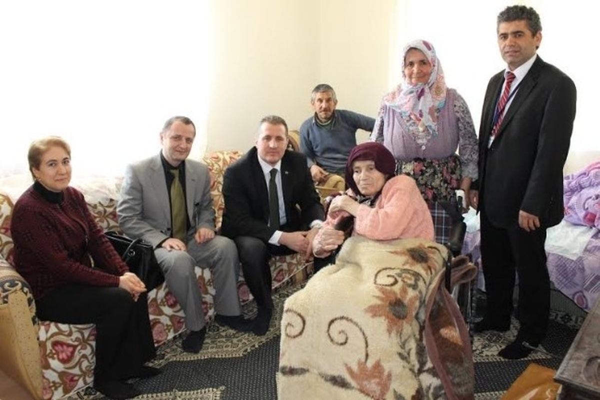 83 Yaşında Tekerlekli Sandalyeye Kavuştu