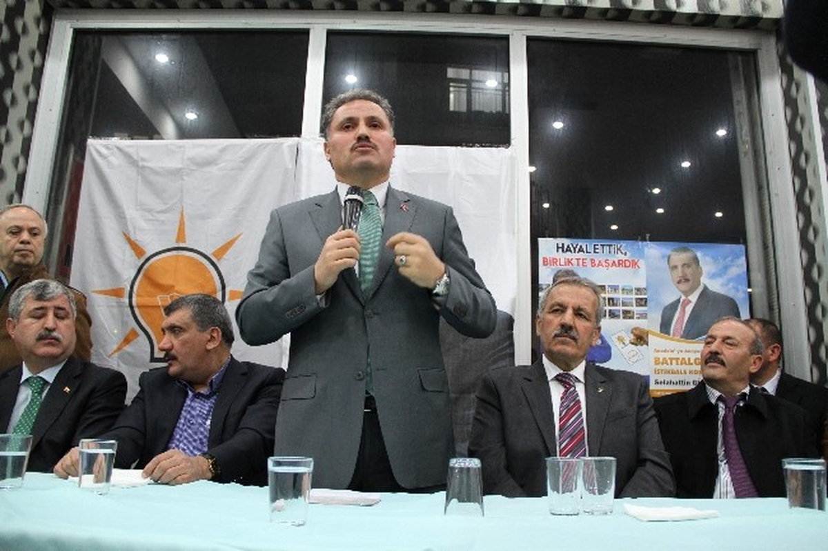 AK Parti Heyeti, Büyük Mustafa Paşa Mahallesi\'nde Toplantı Düzenledi