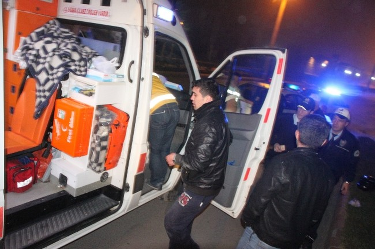 Alkollü Motosiklet Sürücüsü Orta Refüje Çıktı: 2 Yaralı