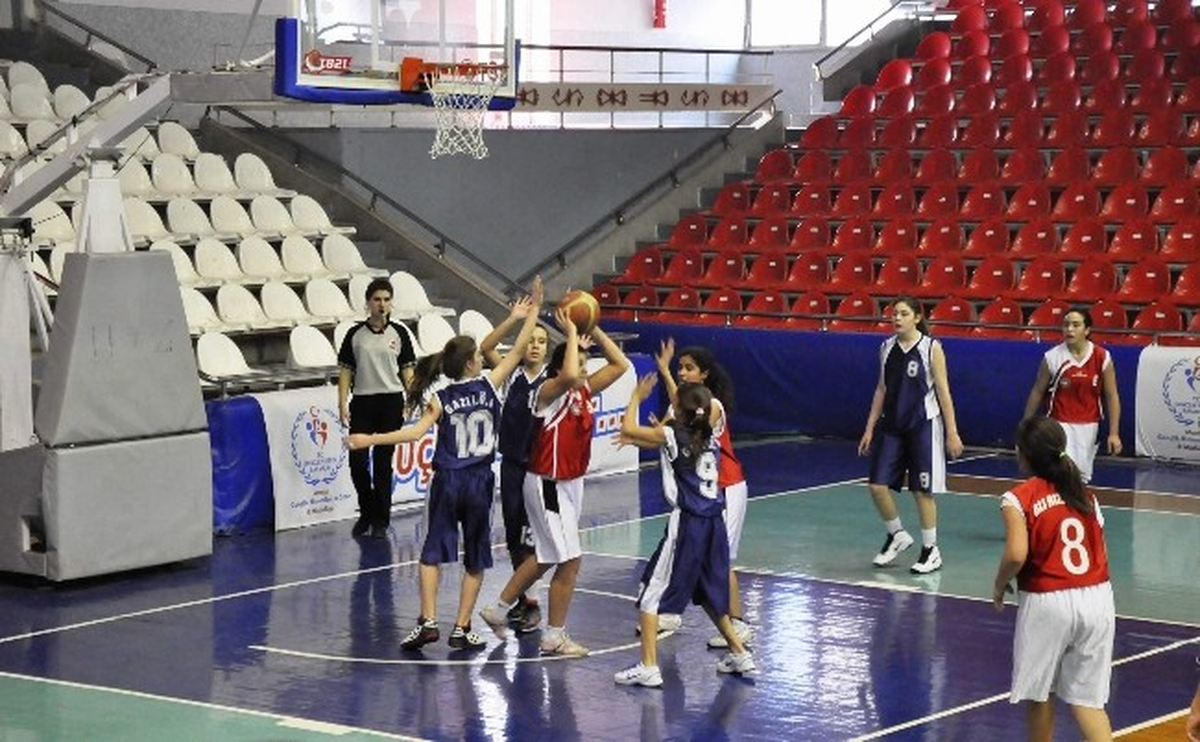 Anadolu Yıldızlar Ligi\'nin Basketbol Ayağı Manisa\'da