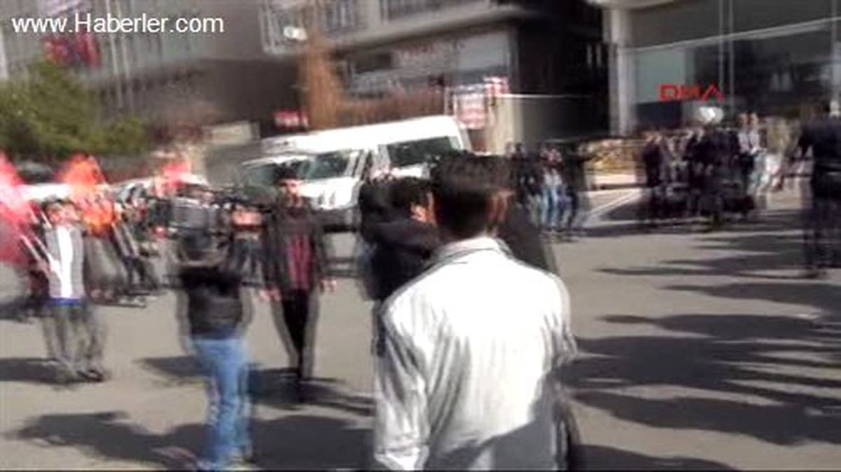 Ankara AK Parti İl Başkanlığı\'na Yürümek İsteyen Gruba Polis Müdahalesi