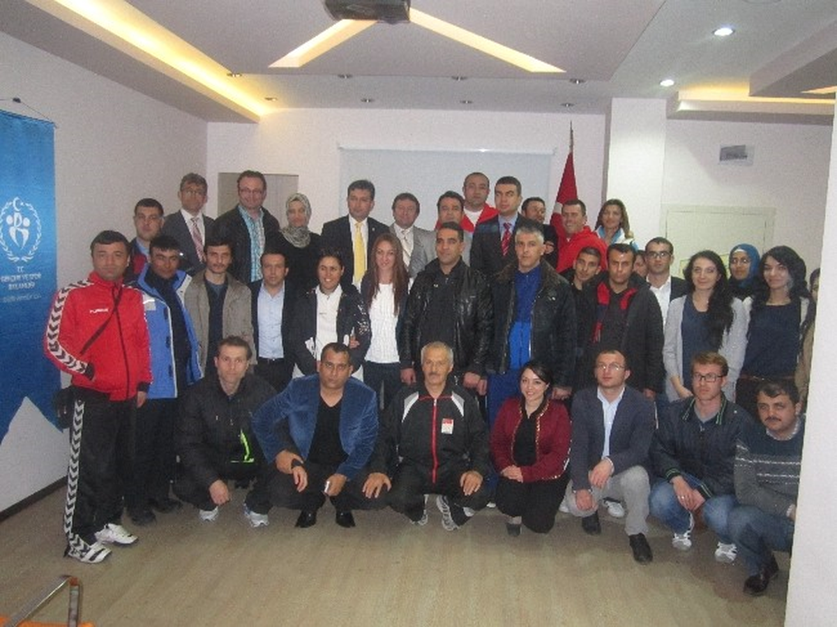 Antrenörlere Beden Dili ve Etkili İletişim Semineri Verildi