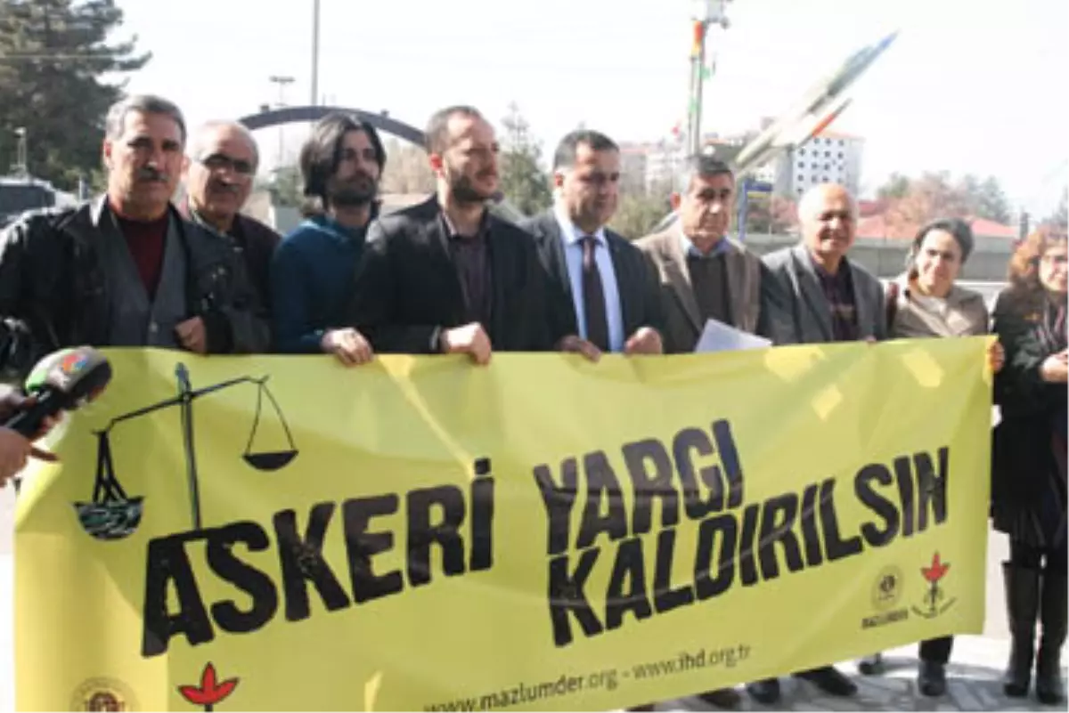 'Askeri Yargı Kaldırılsın' Kampanyası