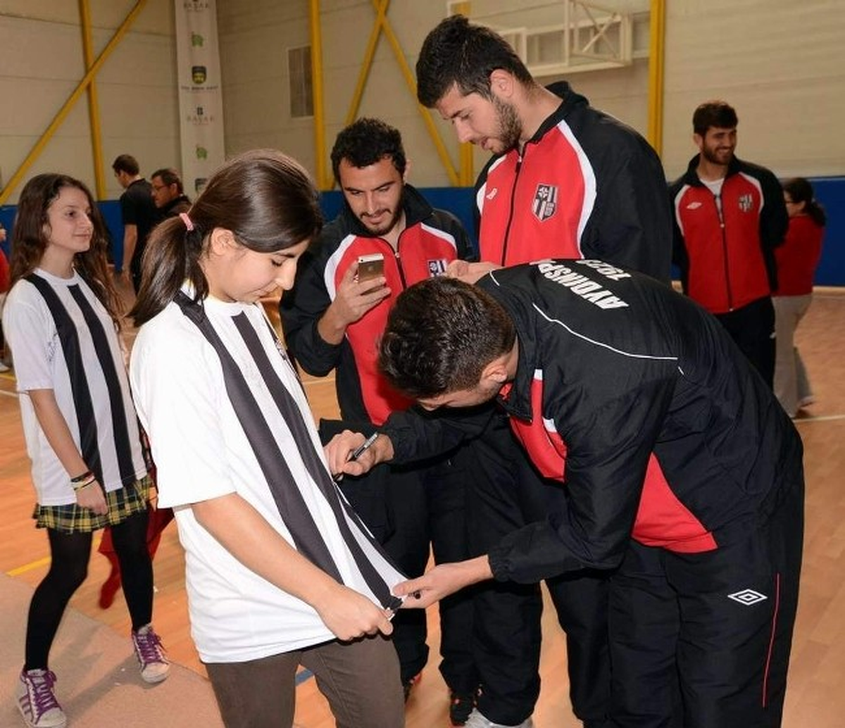 Aydınspor 1923 Futbol Takımı Öğrencilerin Konuğu Oldu