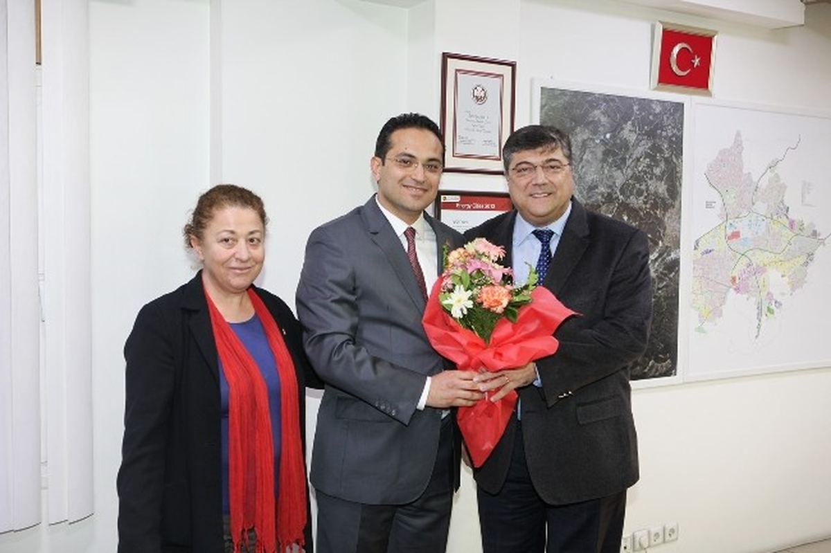 Bornova\'da Başkan Sındır, CHP\'li Olgun Atilla ile Elele