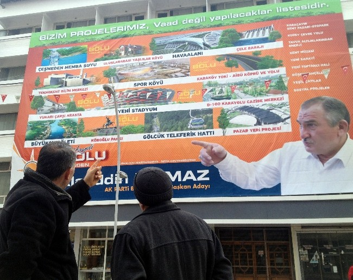Dev Hizmet Pankartına Yoğun İlgi