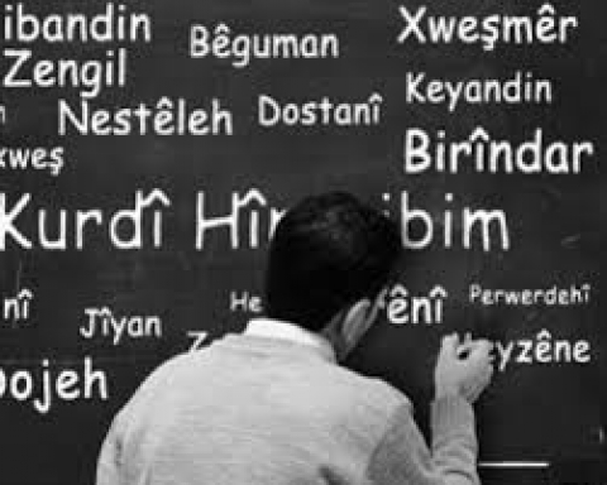 Devlet İlk Kürtçe Kursunu Açtı